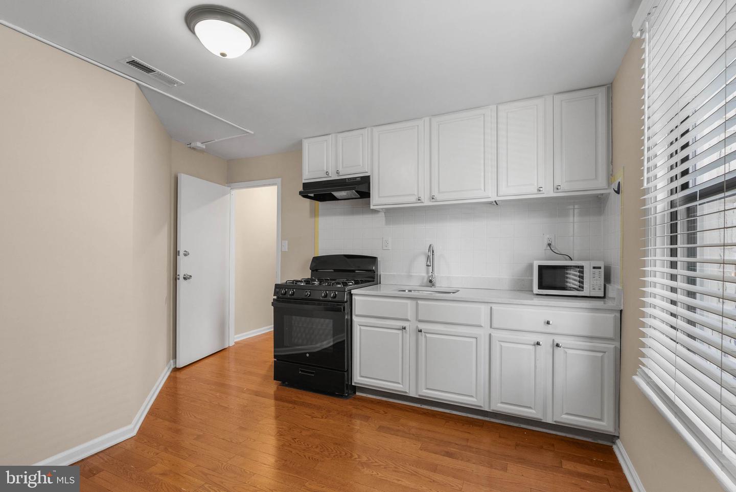 2319 Walnut St #1 Property Photo 3