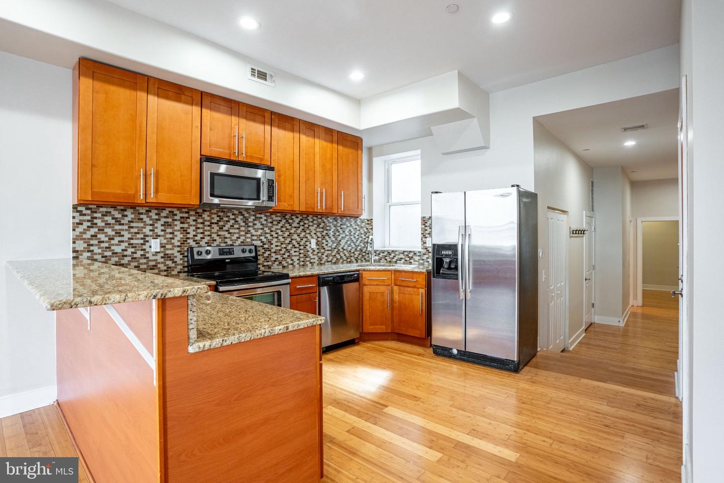 1916 W Girard Ave #2 Property Photo 3