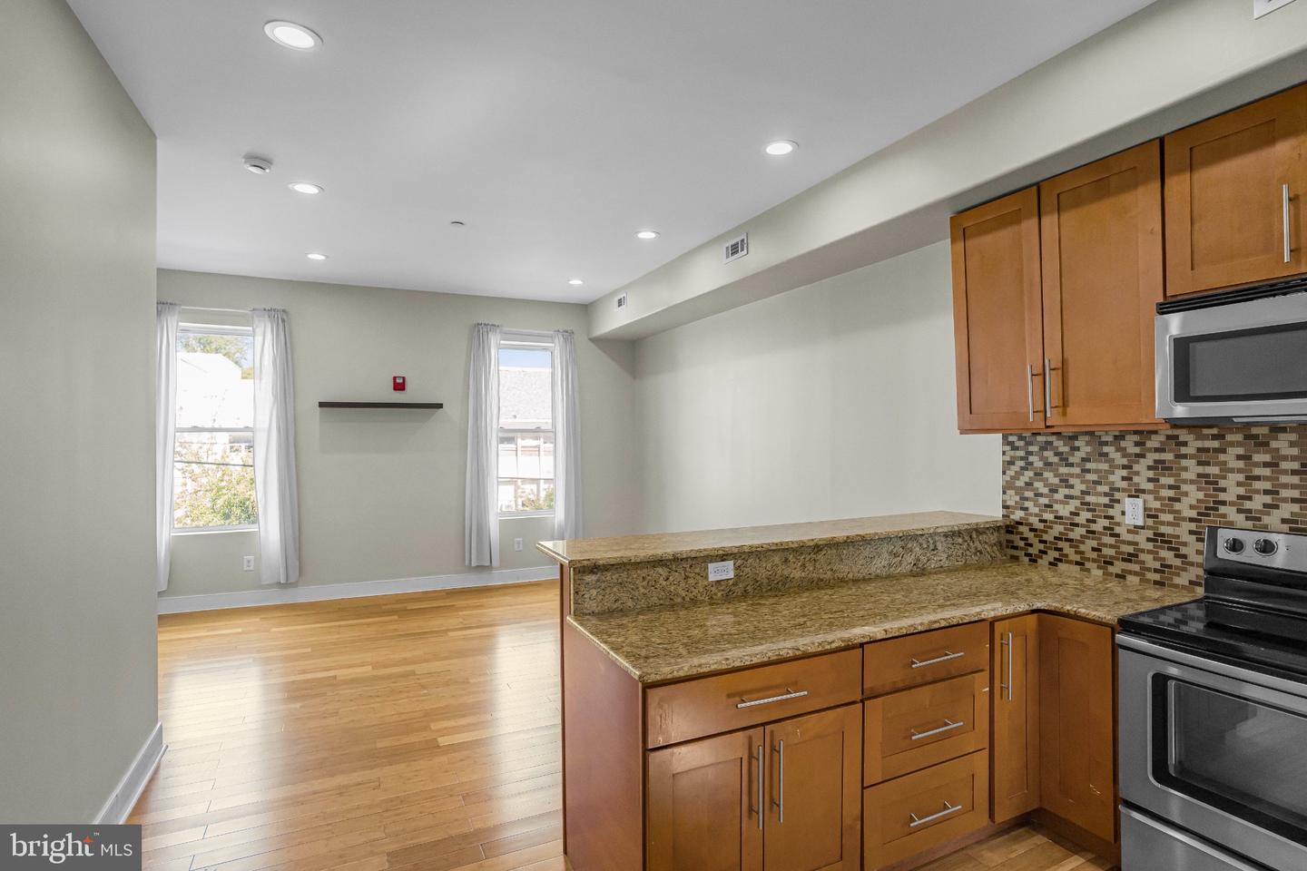 1916 W Girard Ave #2 Property Photo 5