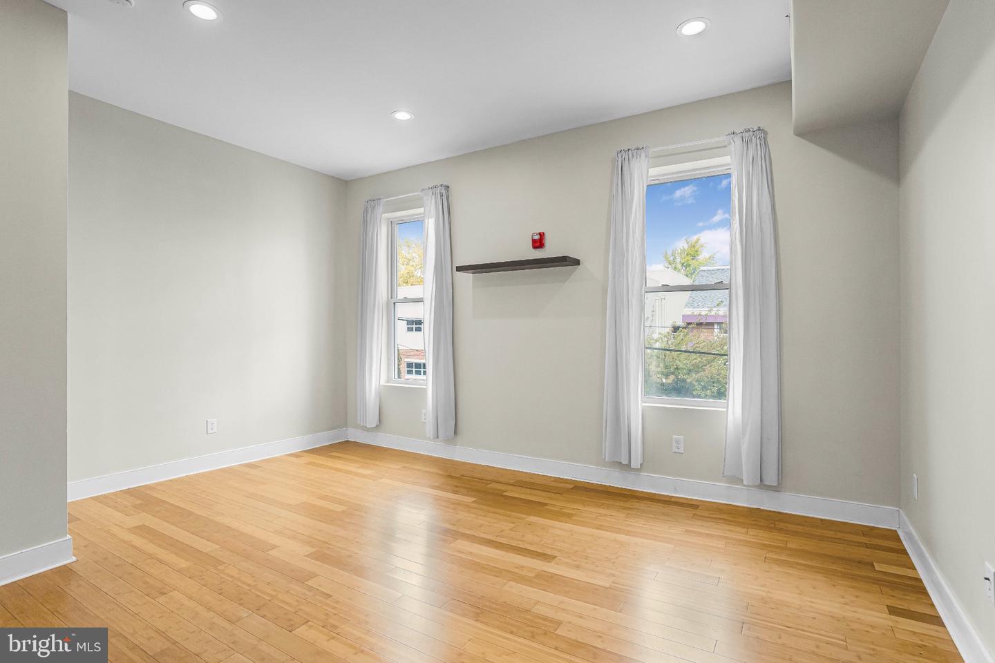 1916 W Girard Ave #2 Property Photo 6