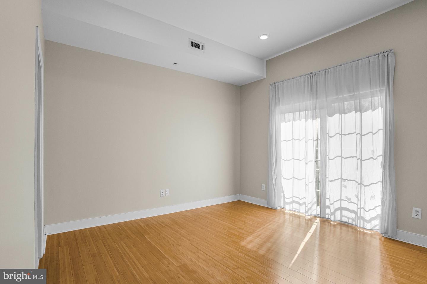 1916 W Girard Ave #2 Property Photo 9