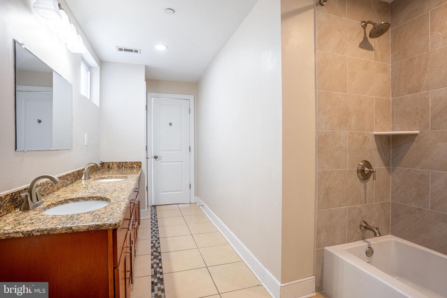 1916 W Girard Ave #2 Property Photo 12