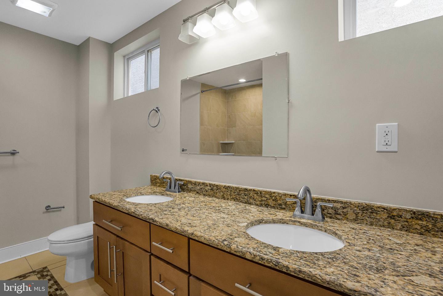 1916 W Girard Ave #2 Property Photo 13