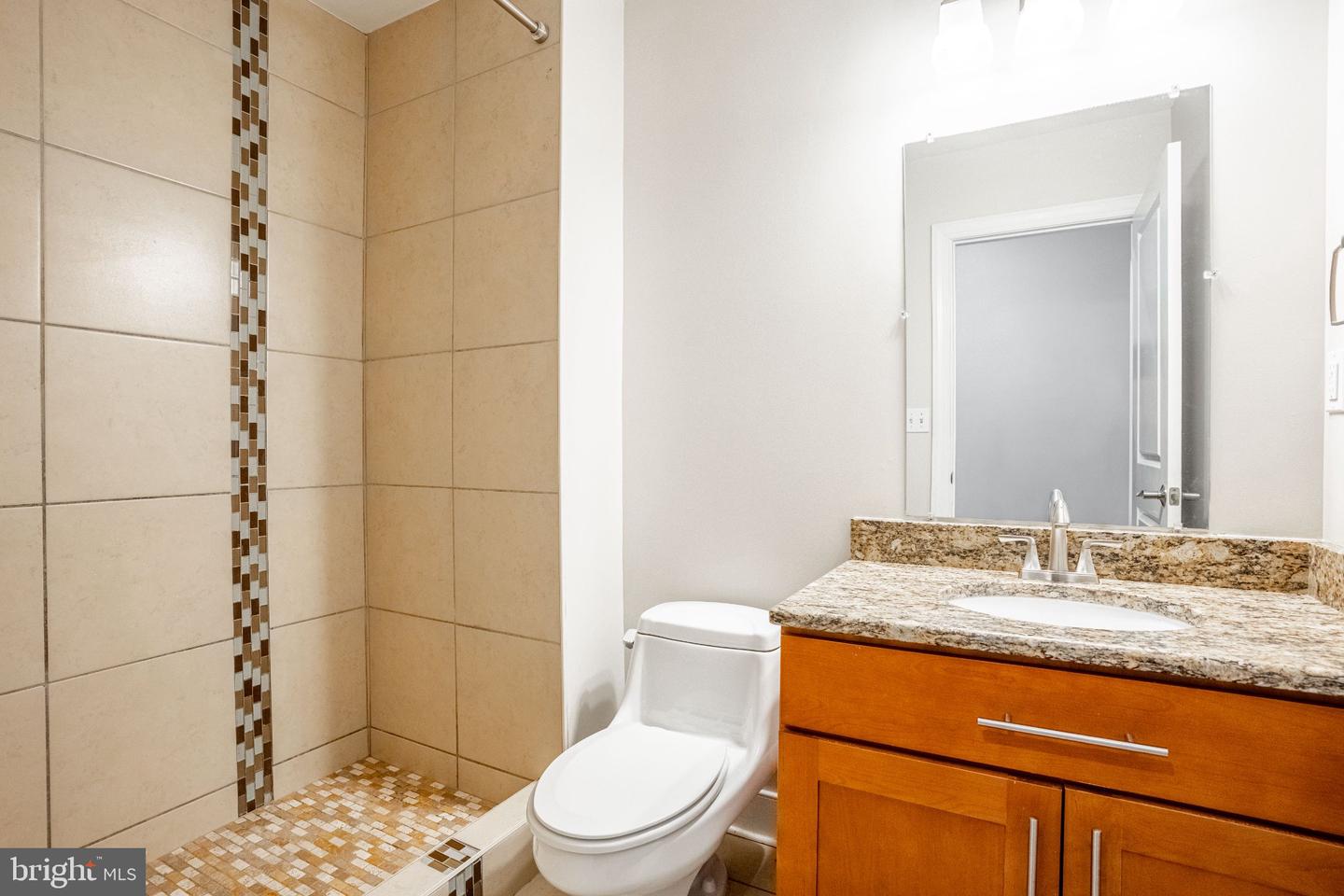 1916 W Girard Ave #2 Property Photo 17