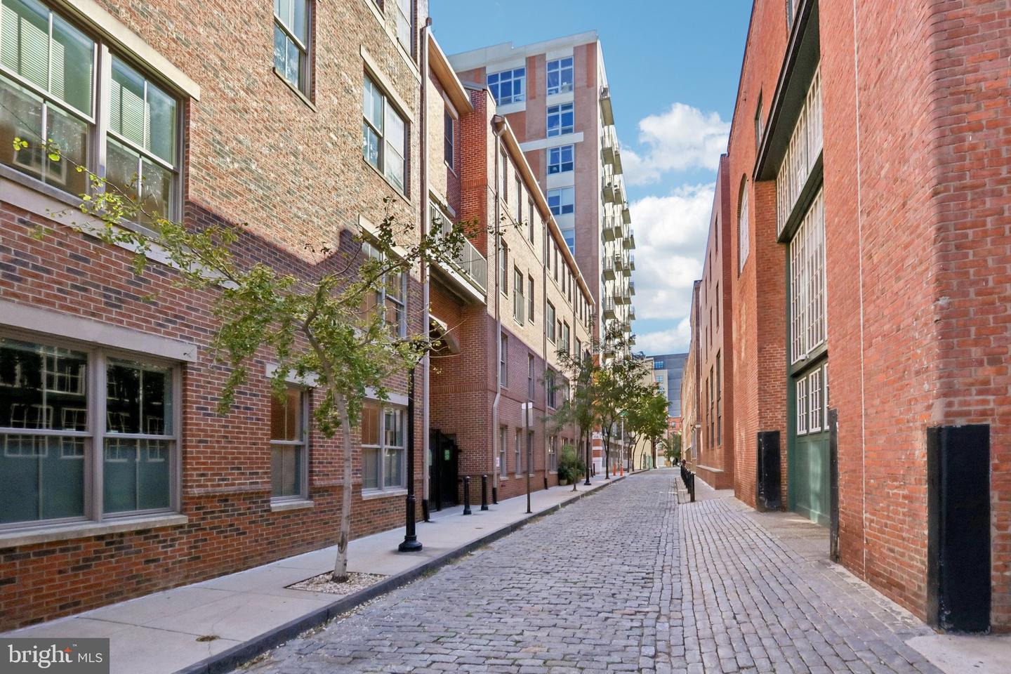 133 N BREAD ST #C1 Property Photo 1