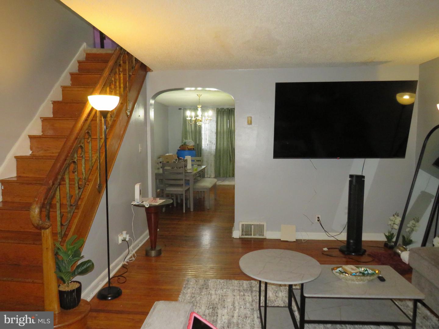 232 E Fariston Dr Property Photo 2
