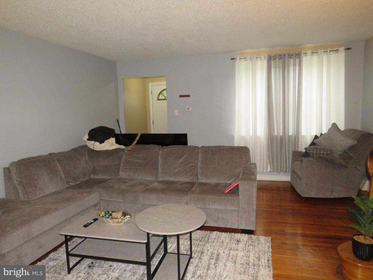 232 E Fariston Dr Property Photo 3