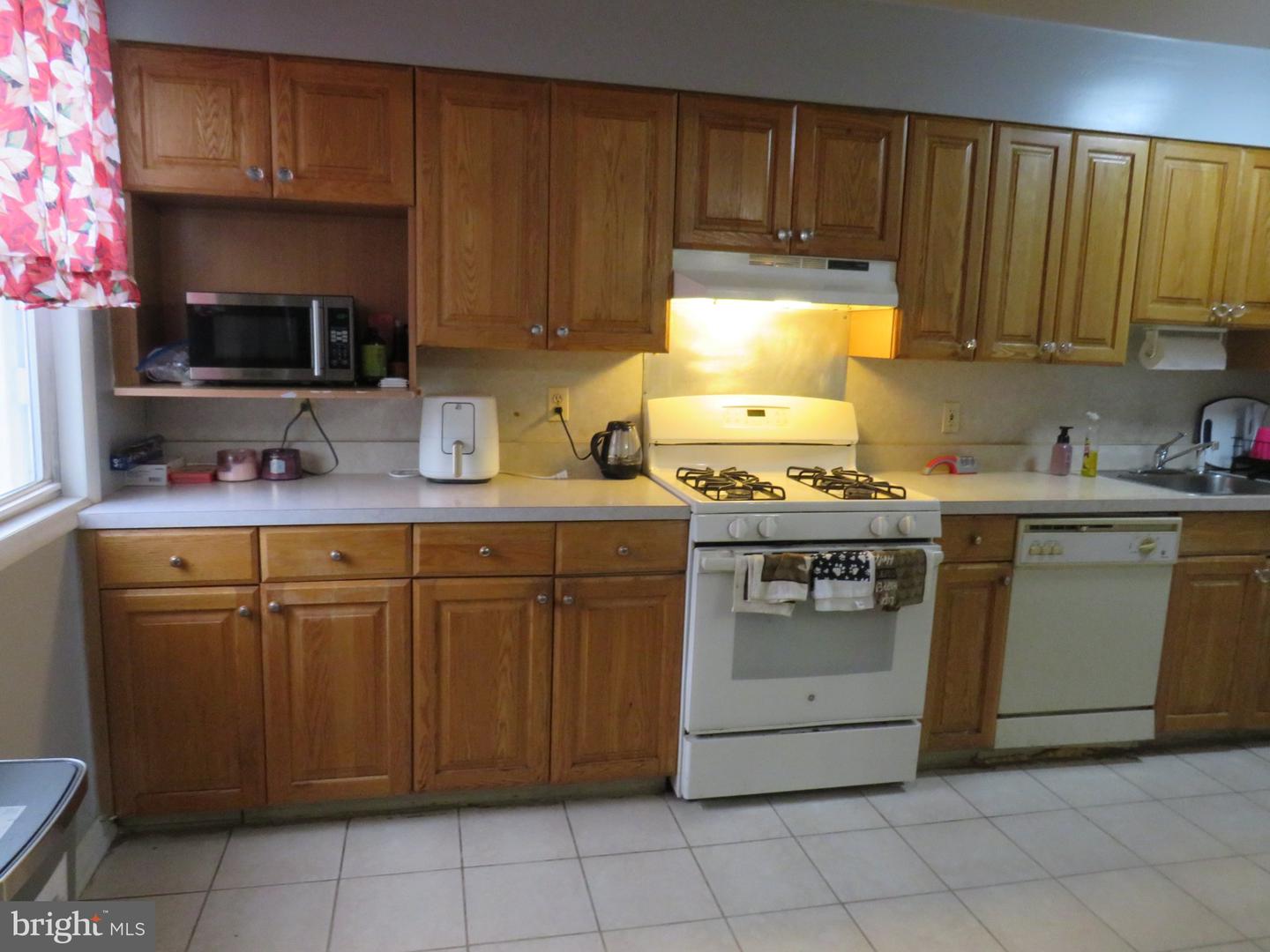 232 E Fariston Dr Property Photo 4