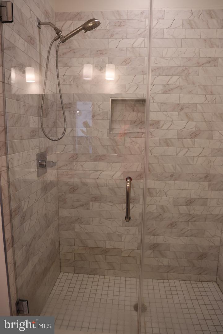 1148 N 2nd St #5f Property Photo 8