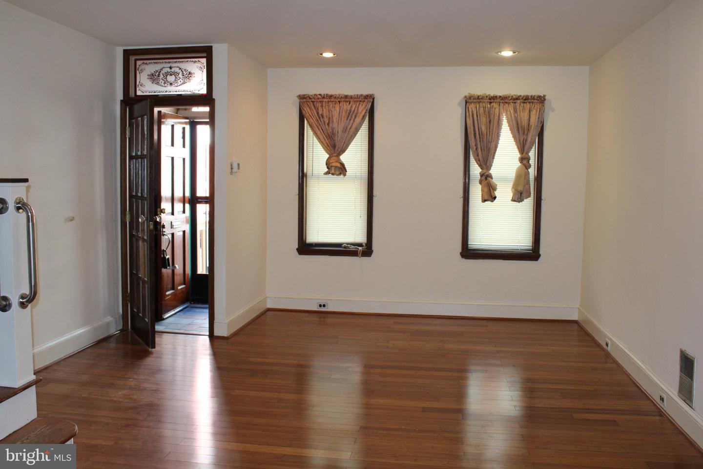 414 Mcclellan St Property Photo 3