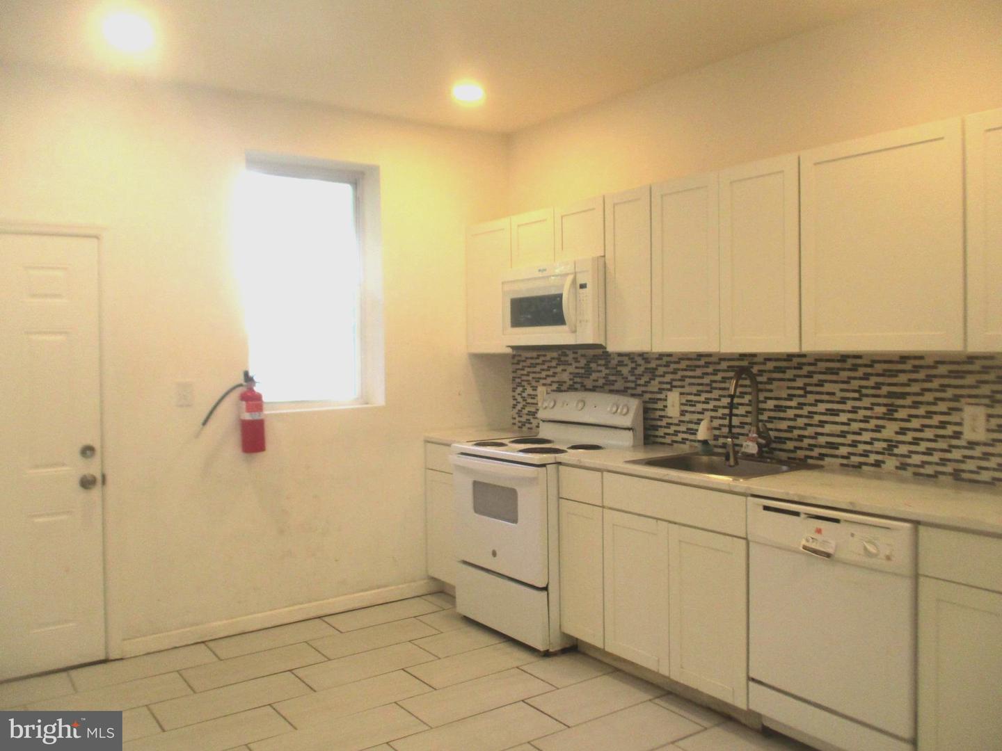 4840 N Franklin St Property Photo 8