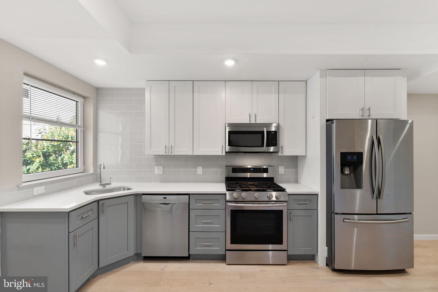 2110 W Master St #b Property Photo 2