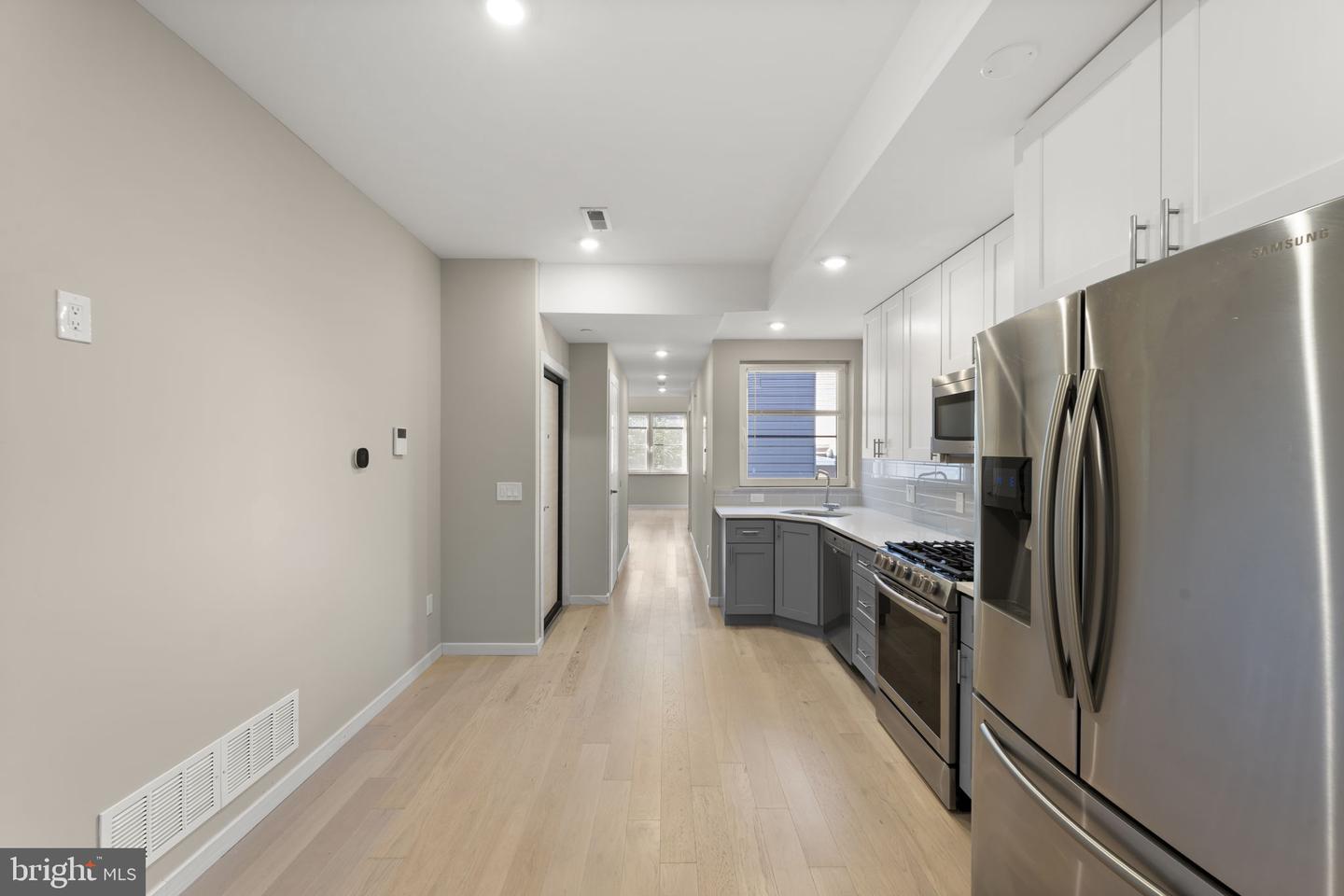 2110 W Master St #b Property Photo 5
