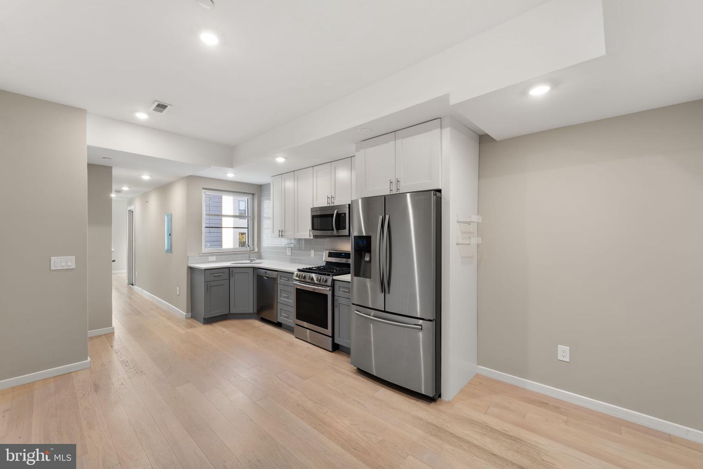 2110 W Master St #b Property Photo 6