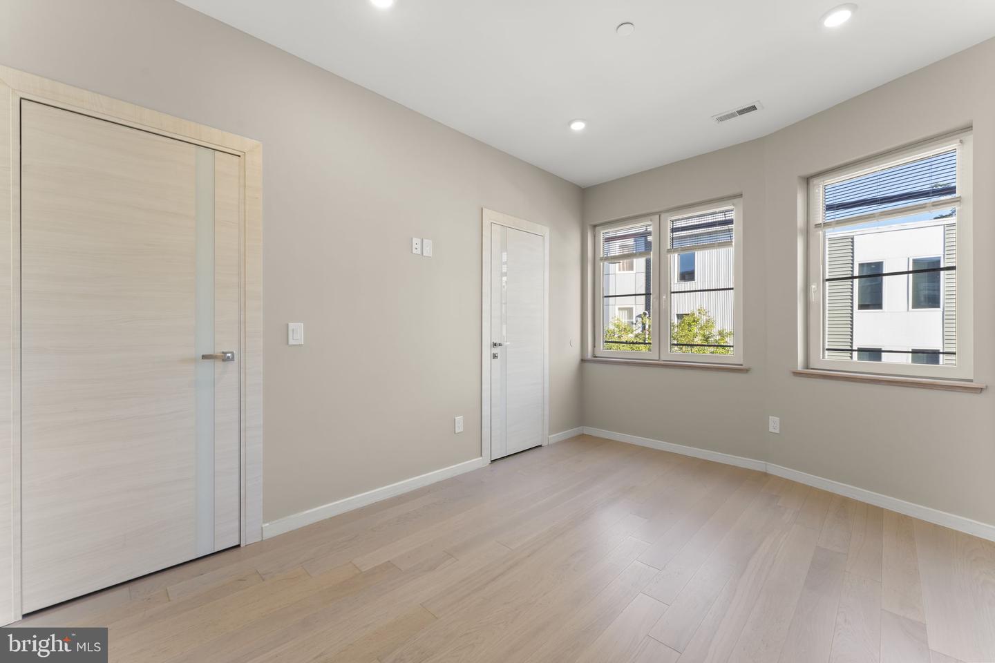 2110 W Master St #b Property Photo 9