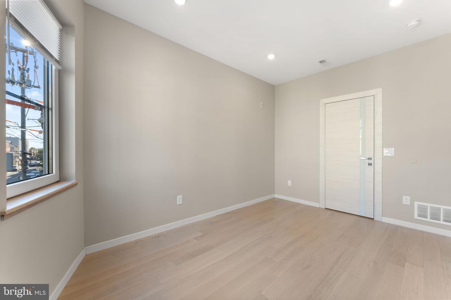 2110 W Master St #b Property Photo 10