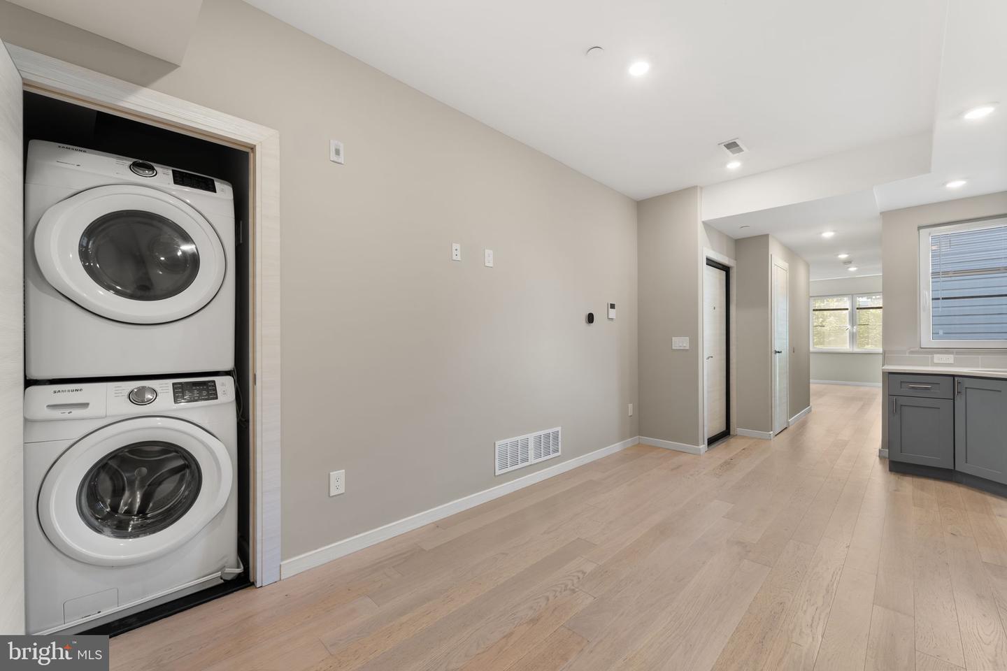 2110 W Master St #b Property Photo 14