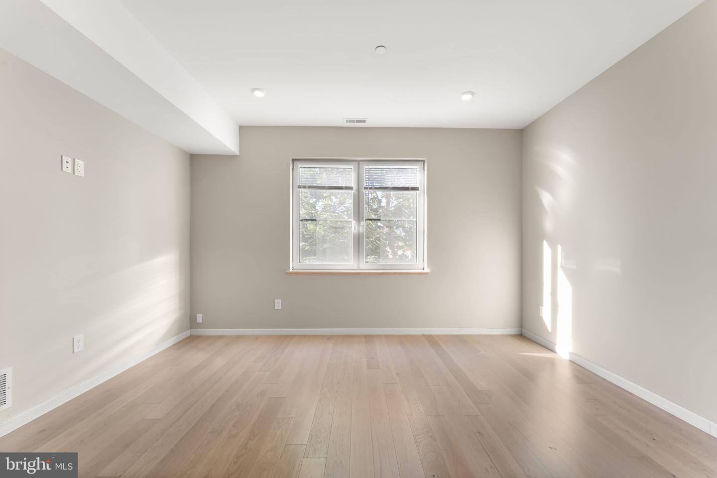2110 W Master St #b Property Photo 15