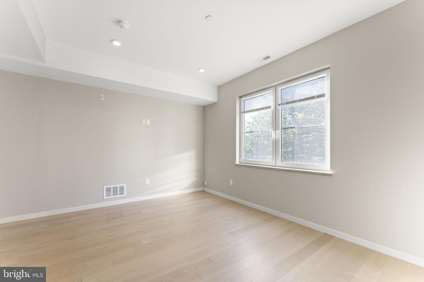 2110 W Master St #b Property Photo 16