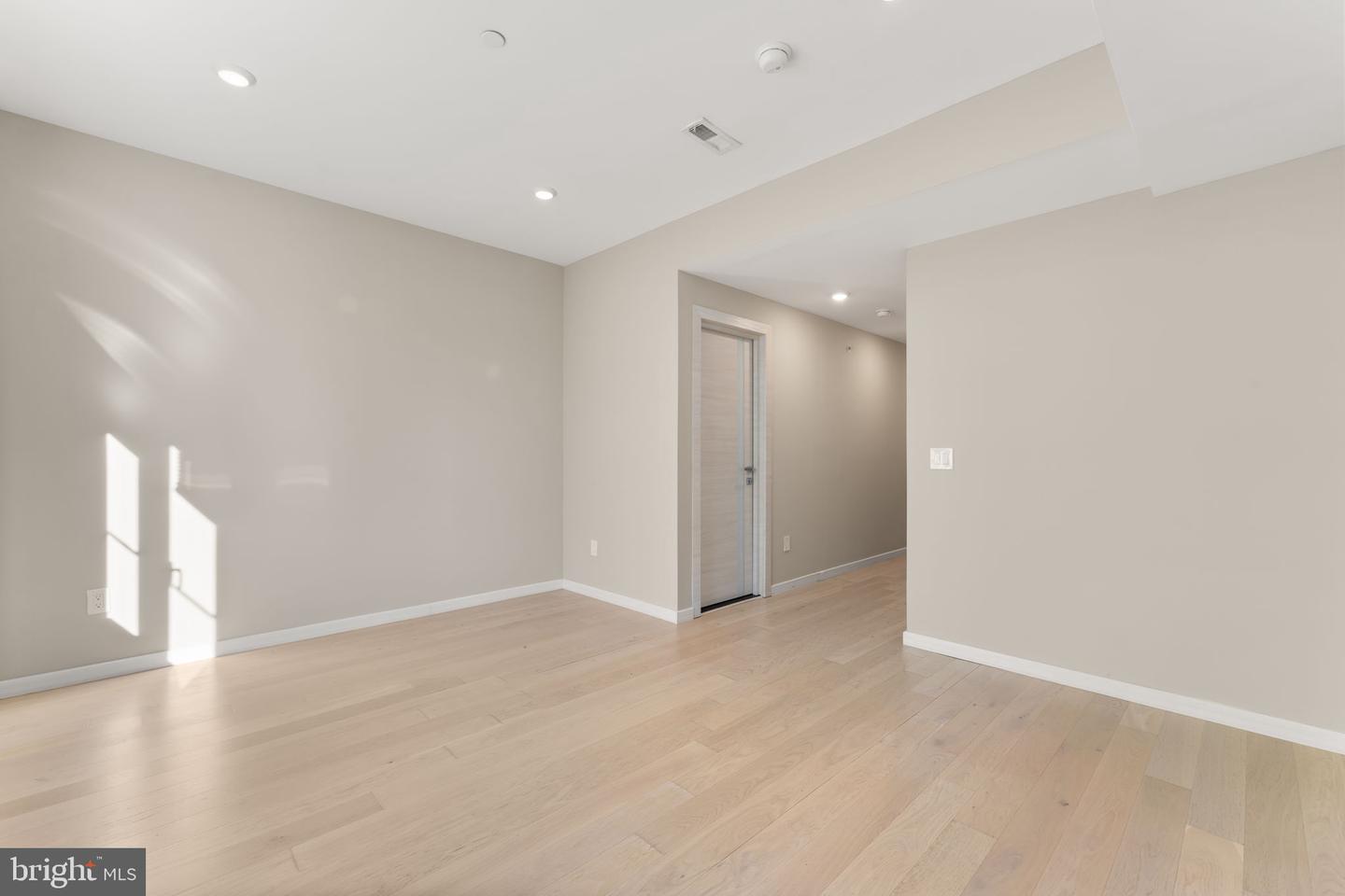 2110 W Master St #b Property Photo 17
