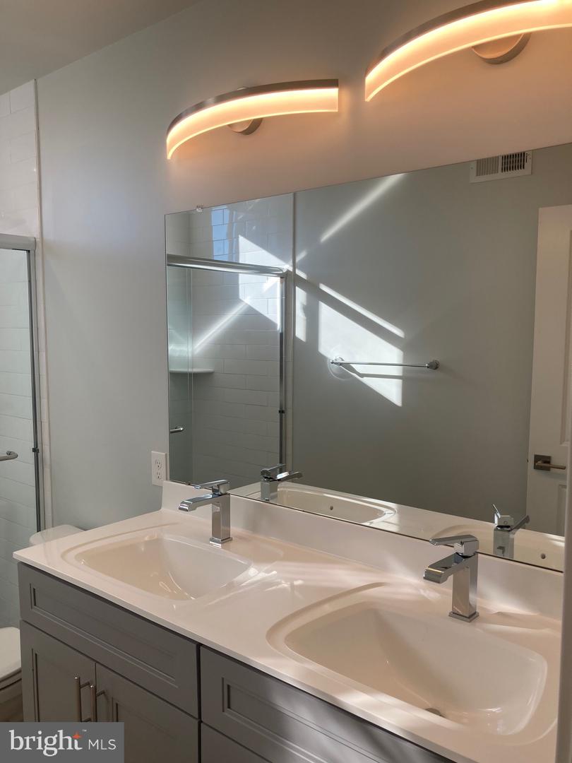 121 W Cumberland St #201 Property Photo 11