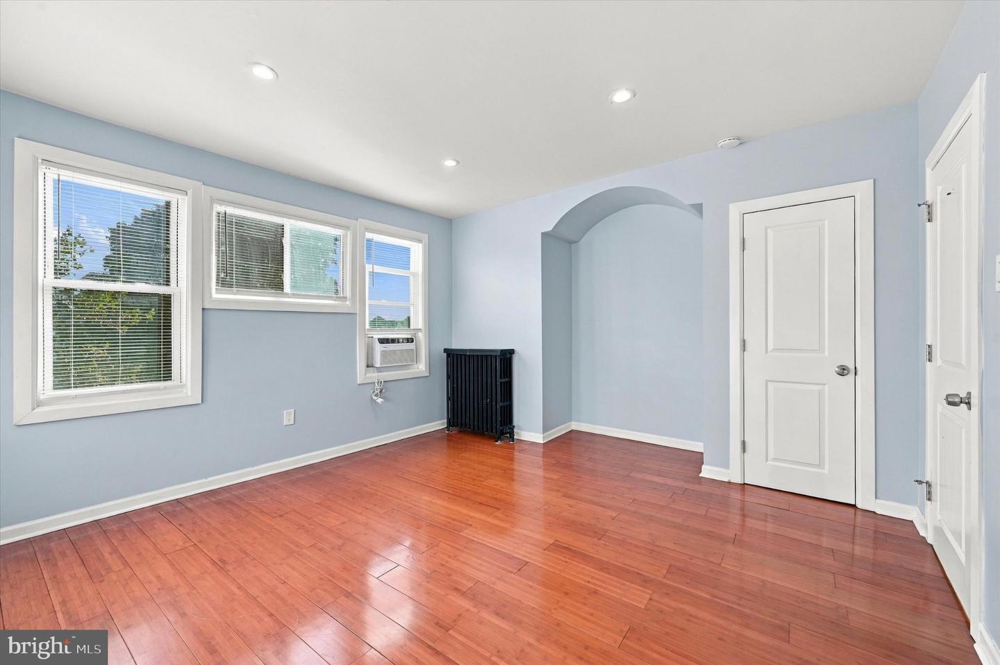 7076 Forrest Ave Property Photo 3