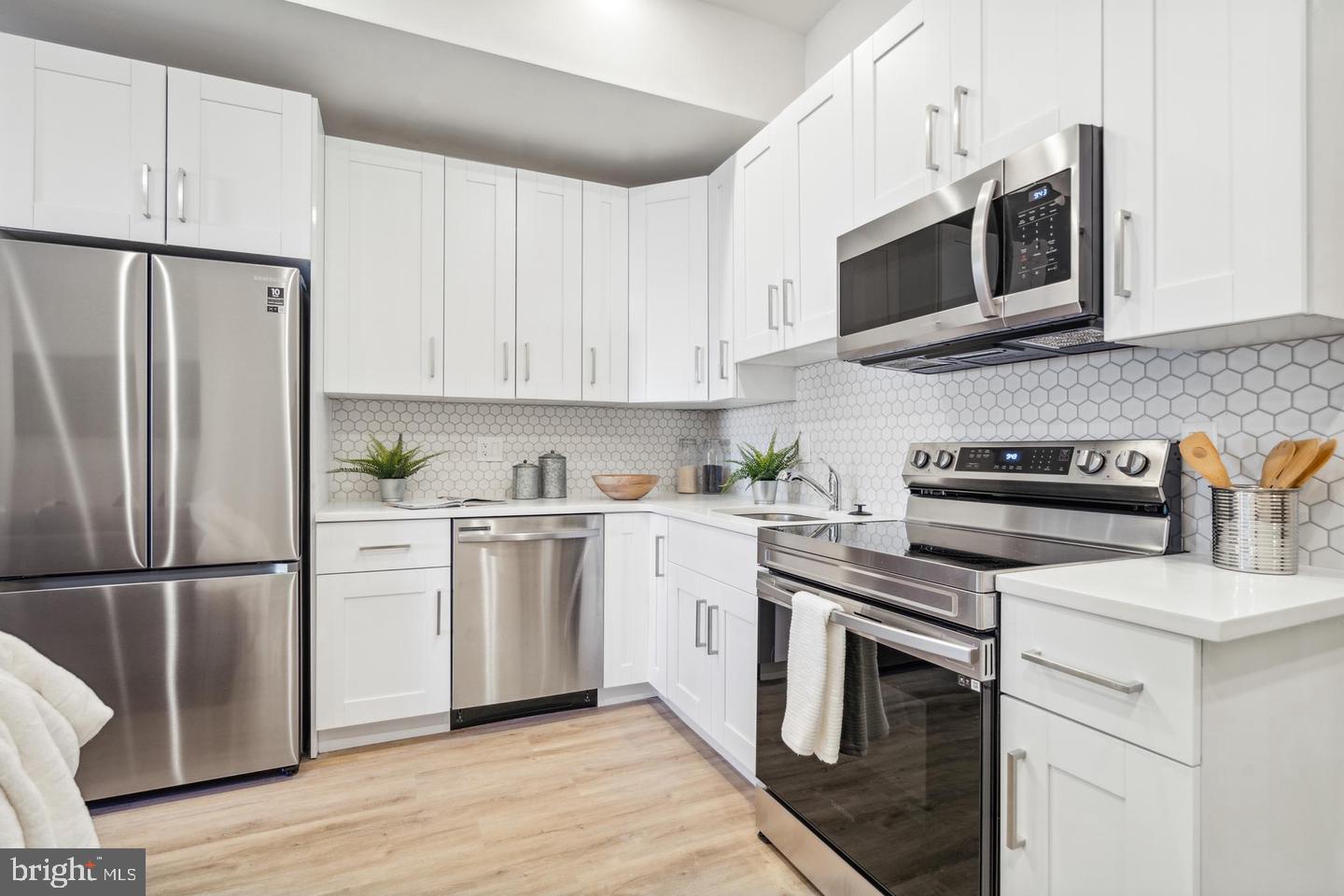 1330 S Patton St #unit 202 Property Photo 3