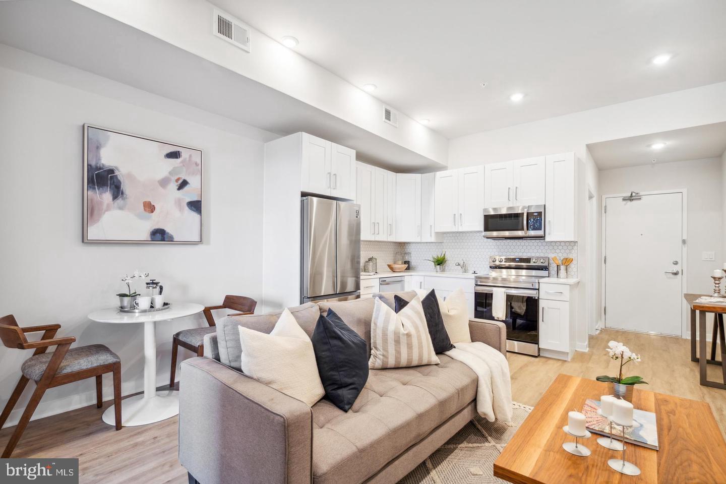 1330 S Patton St #unit 202 Property Photo 4