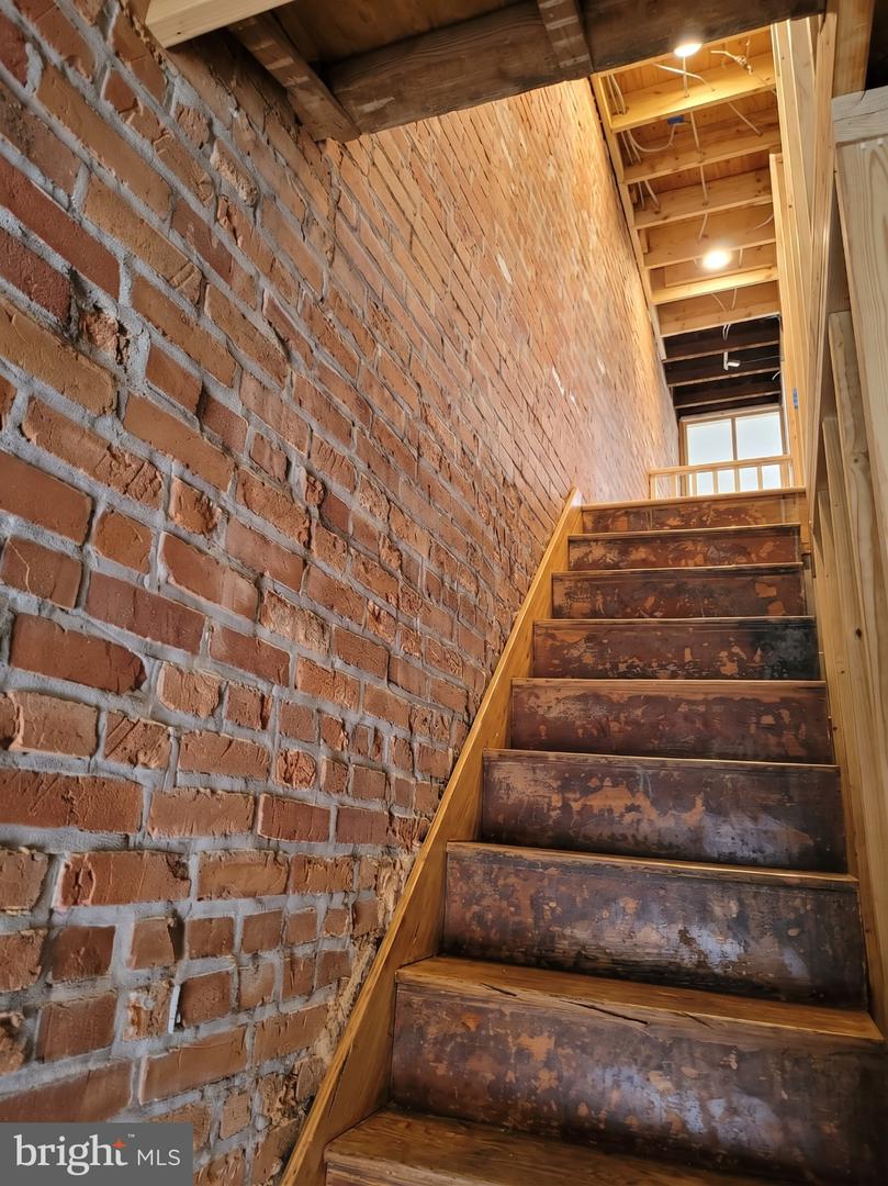 48 E PRICE ST Property Photo 1