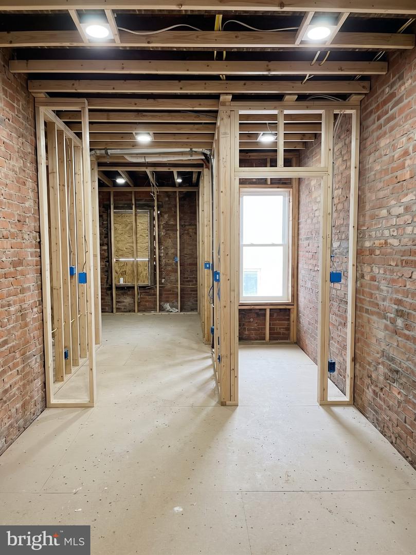 48 E Price St Property Photo 2