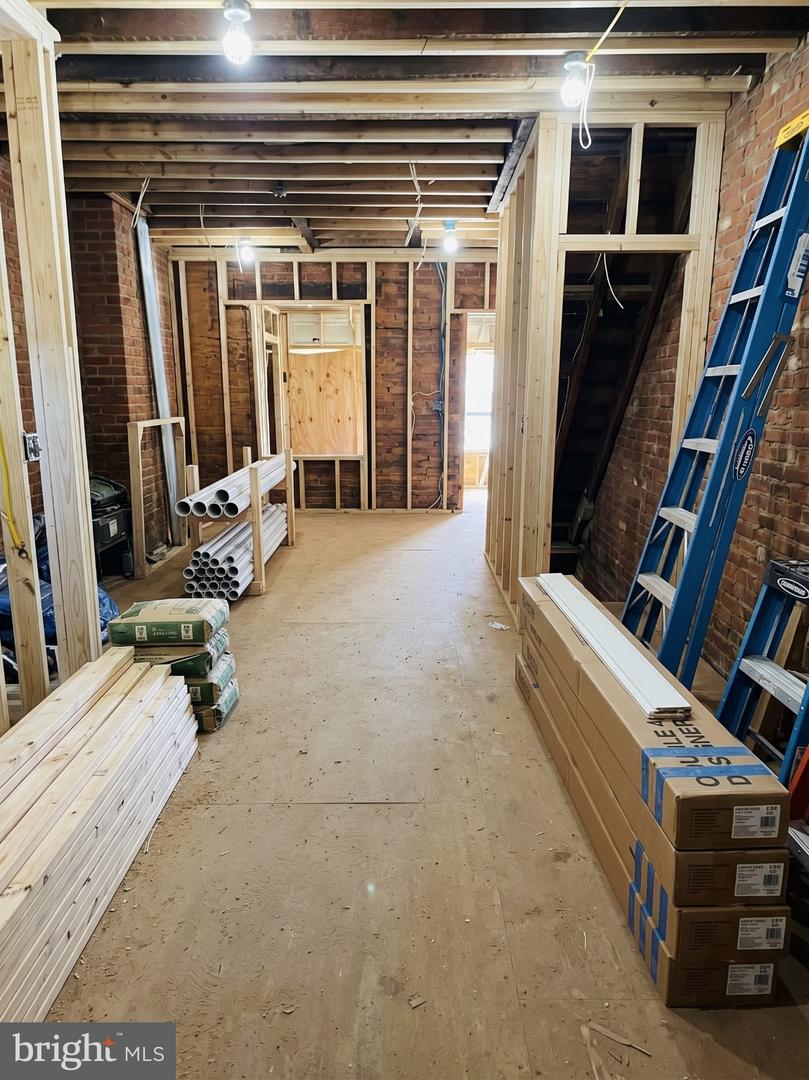 48 E Price St Property Photo 3