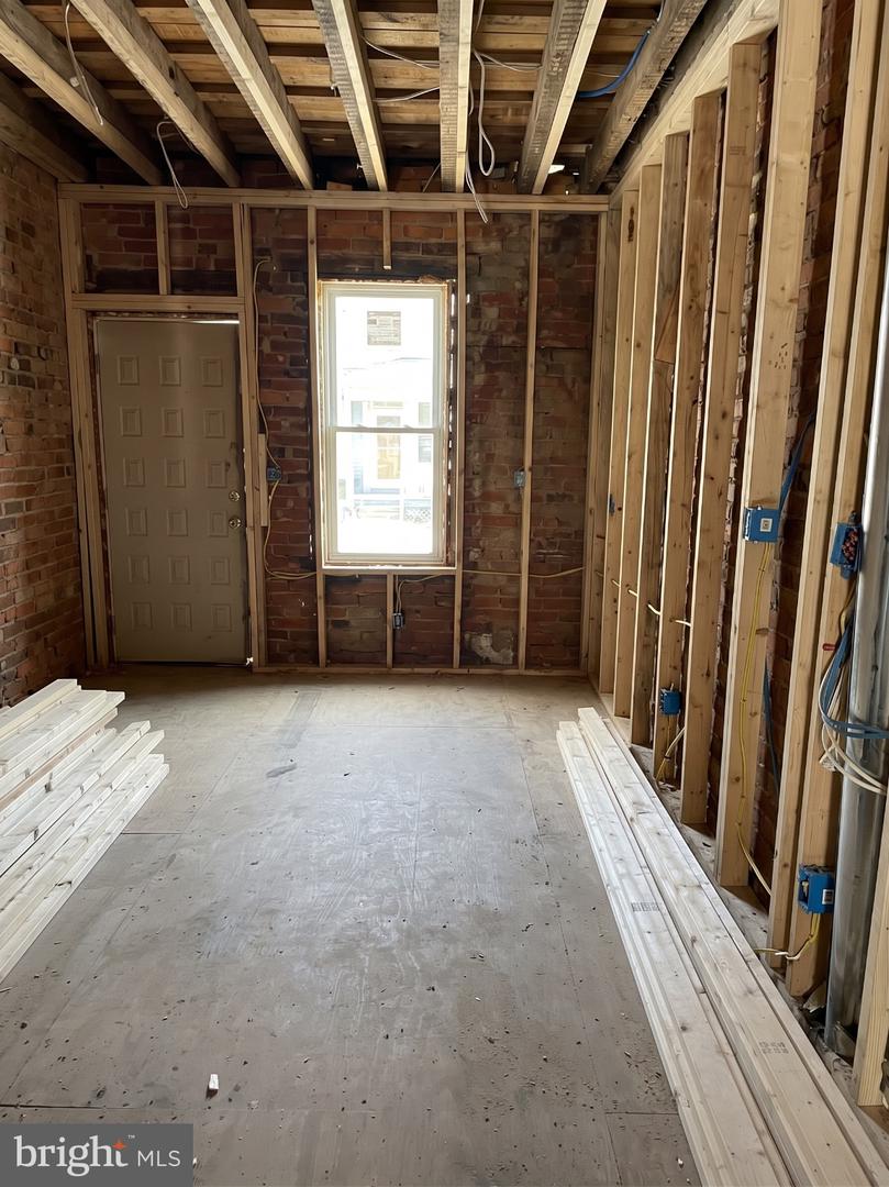 48 E Price St Property Photo 5