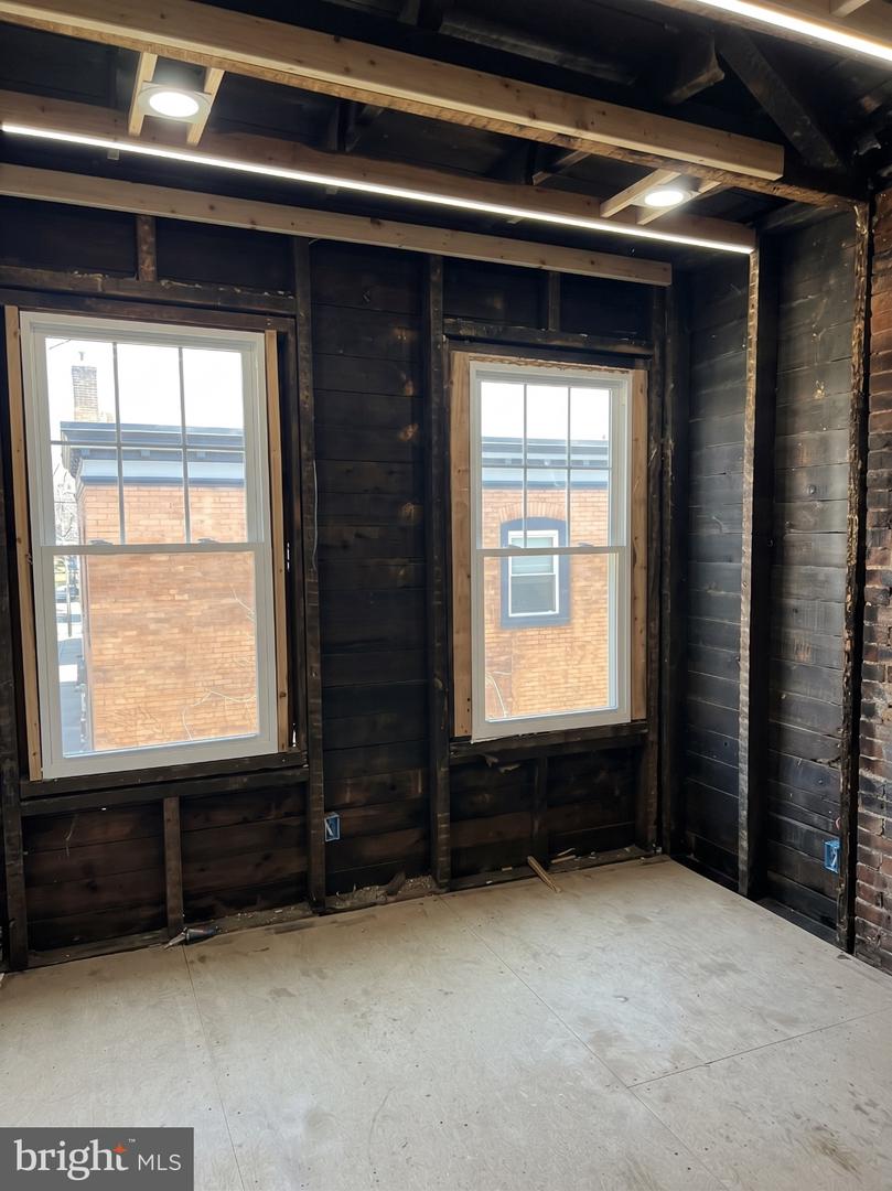 48 E Price St Property Photo 9