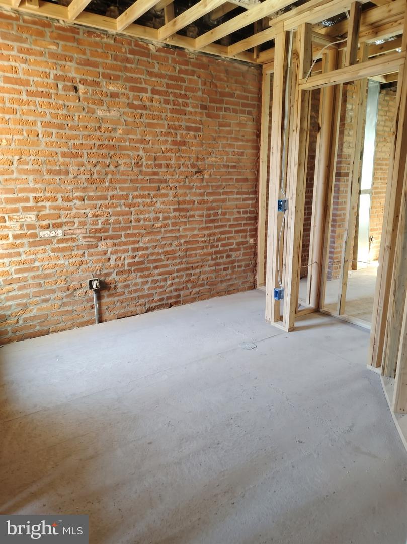 48 E Price St Property Photo 12