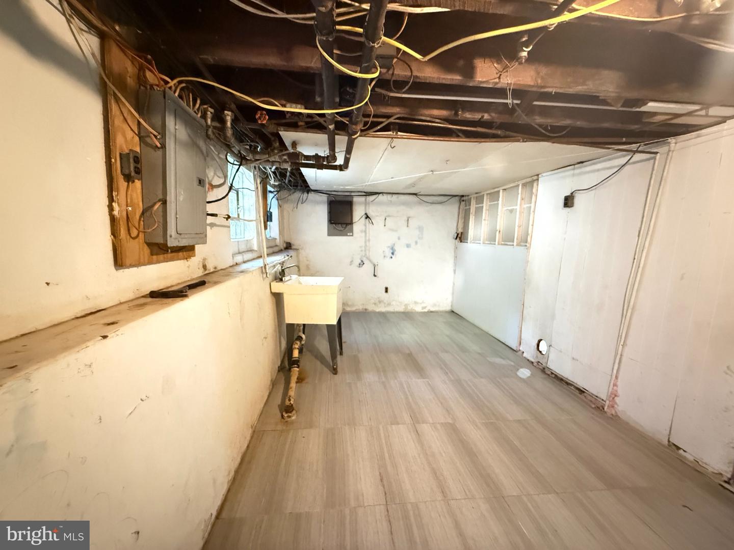 6057 Lawndale St Property Photo 24