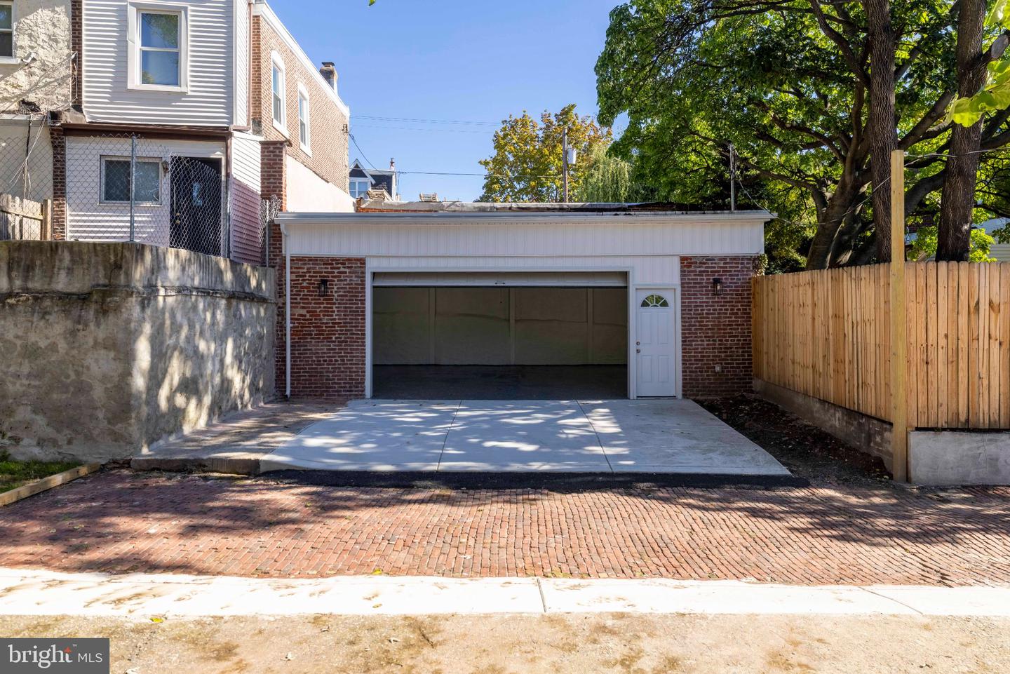 334 Roxborough Ave Property Photo 42