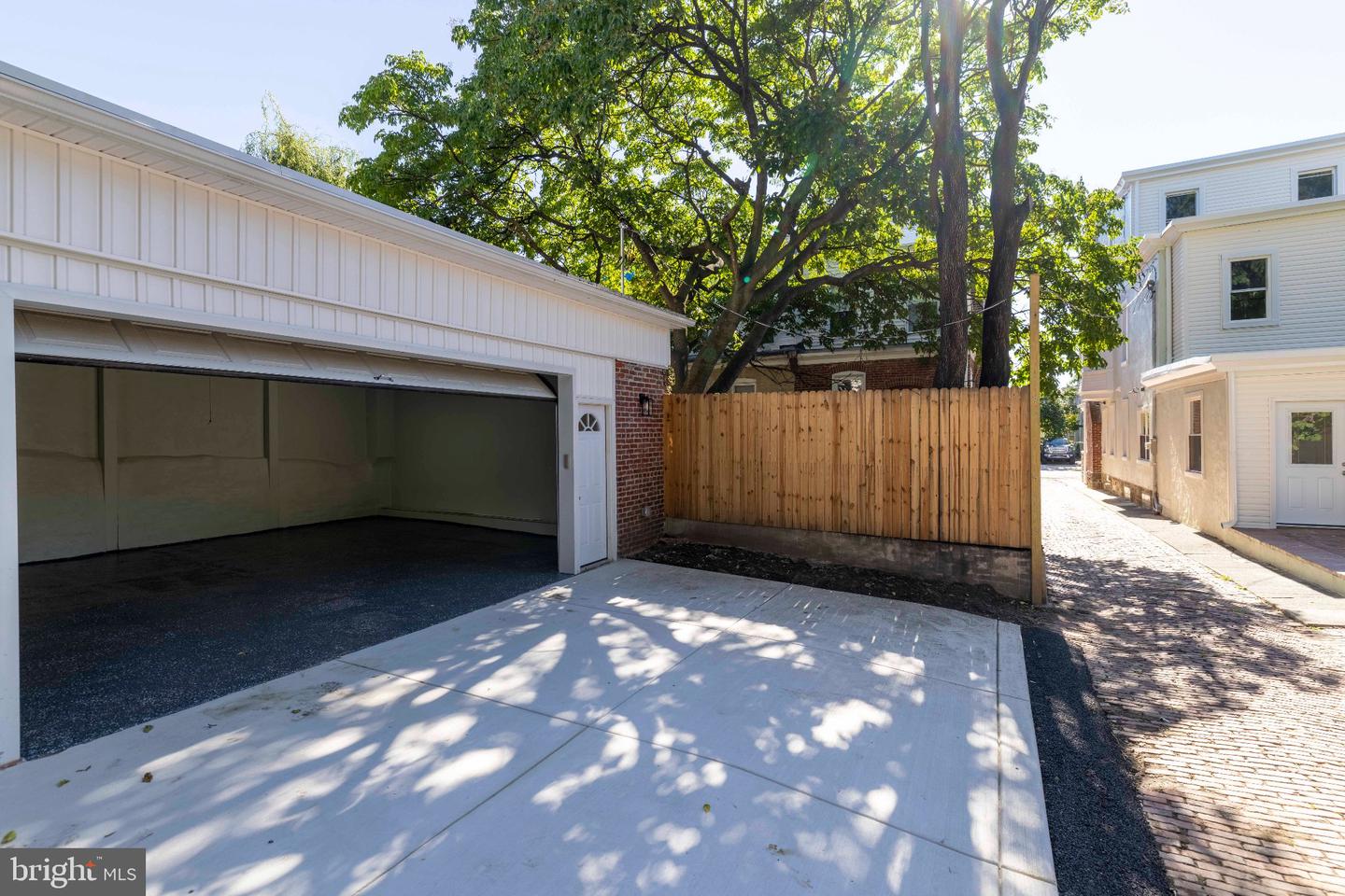 334 Roxborough Ave Property Photo 43