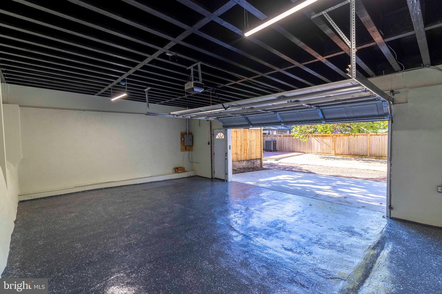 334 Roxborough Ave Property Photo 44