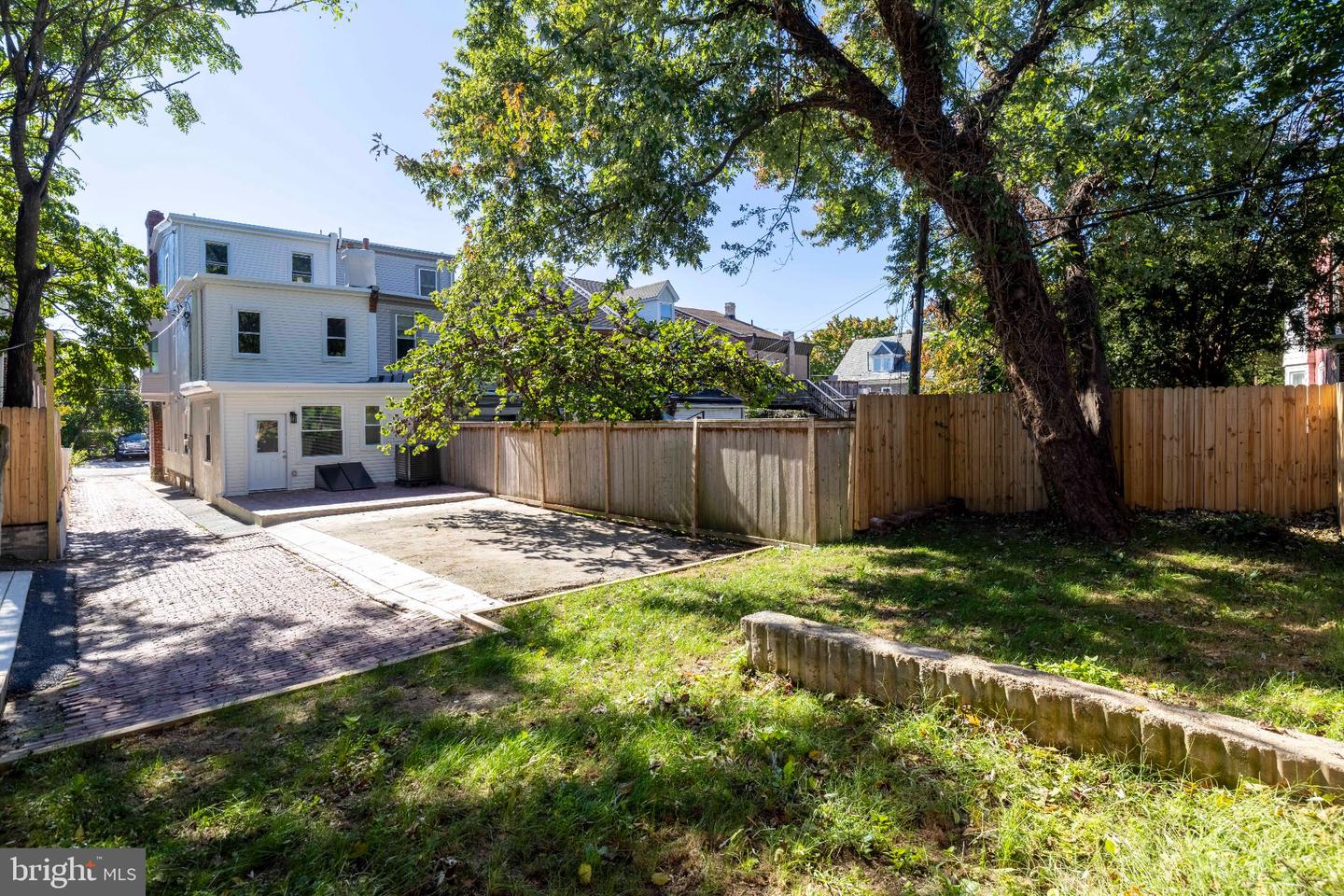334 Roxborough Ave Property Photo 48