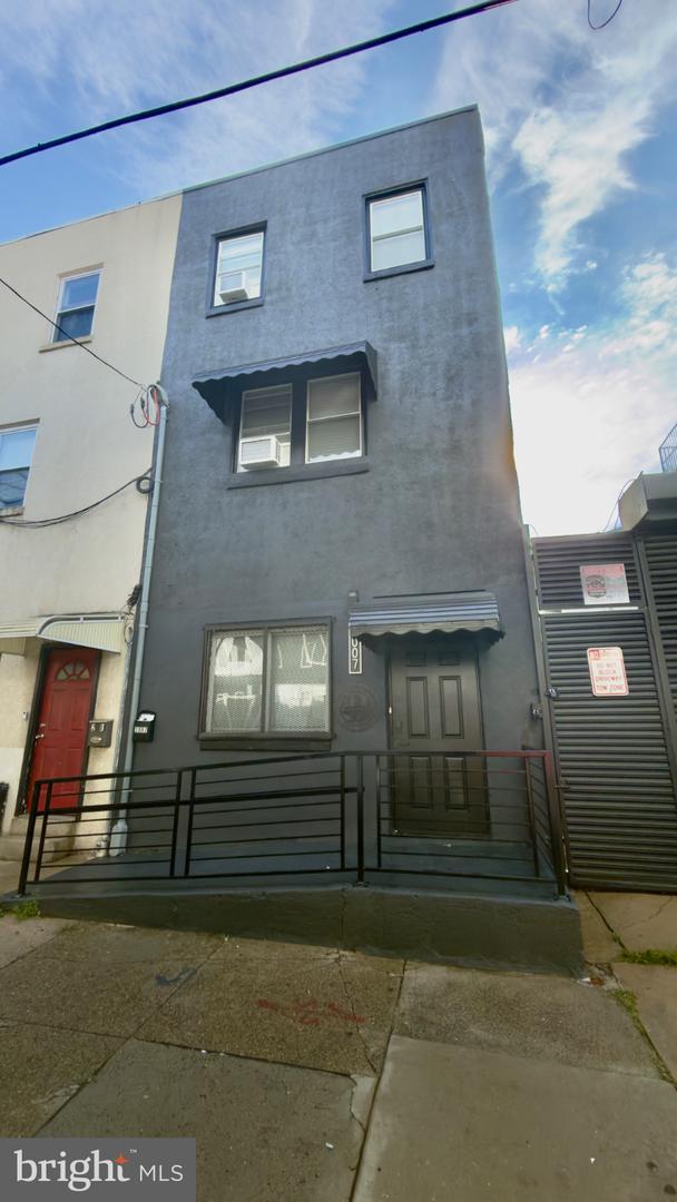 2005 N Front St Property Photo 4