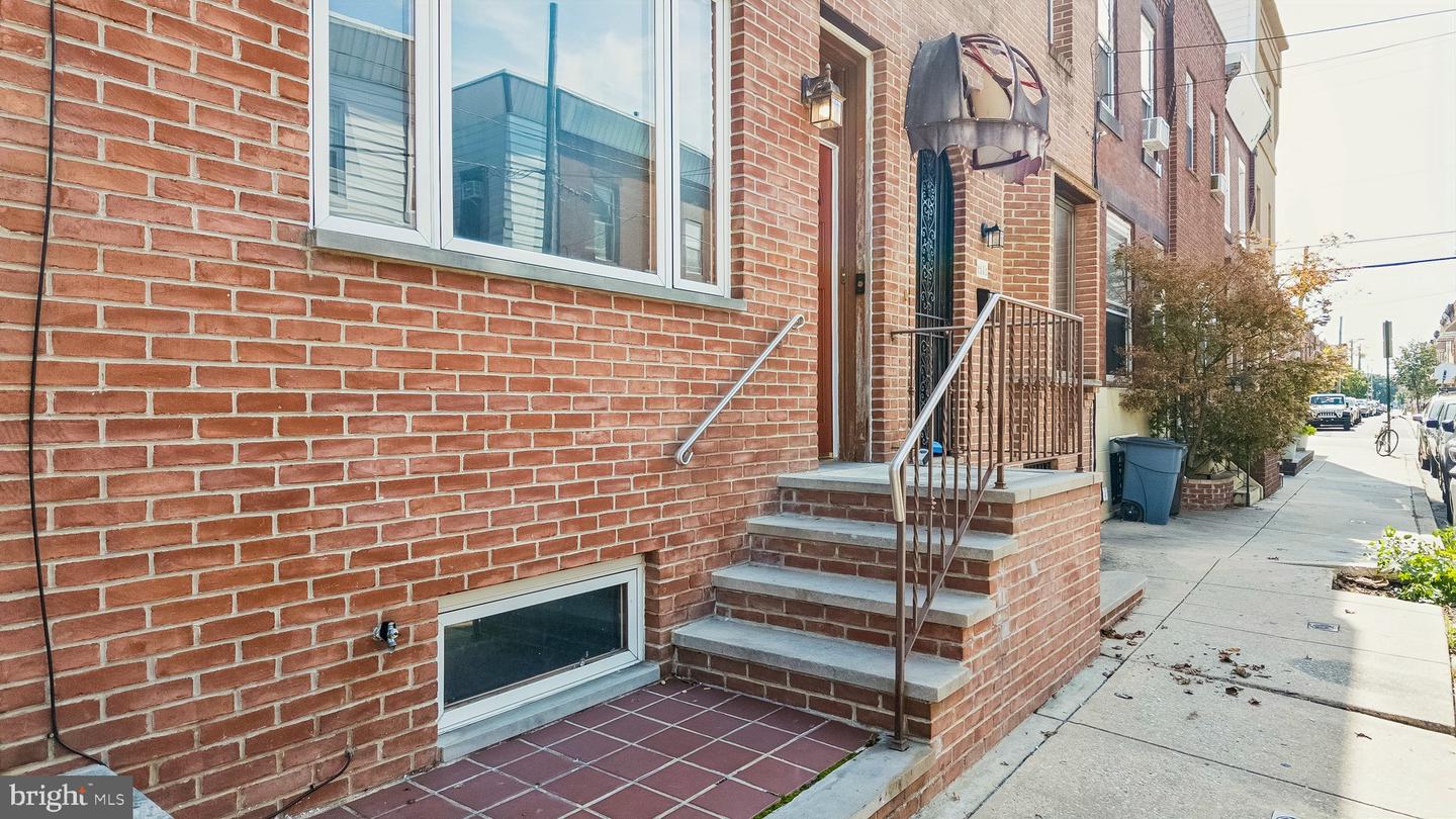 2141 S Hicks St Property Photo 1