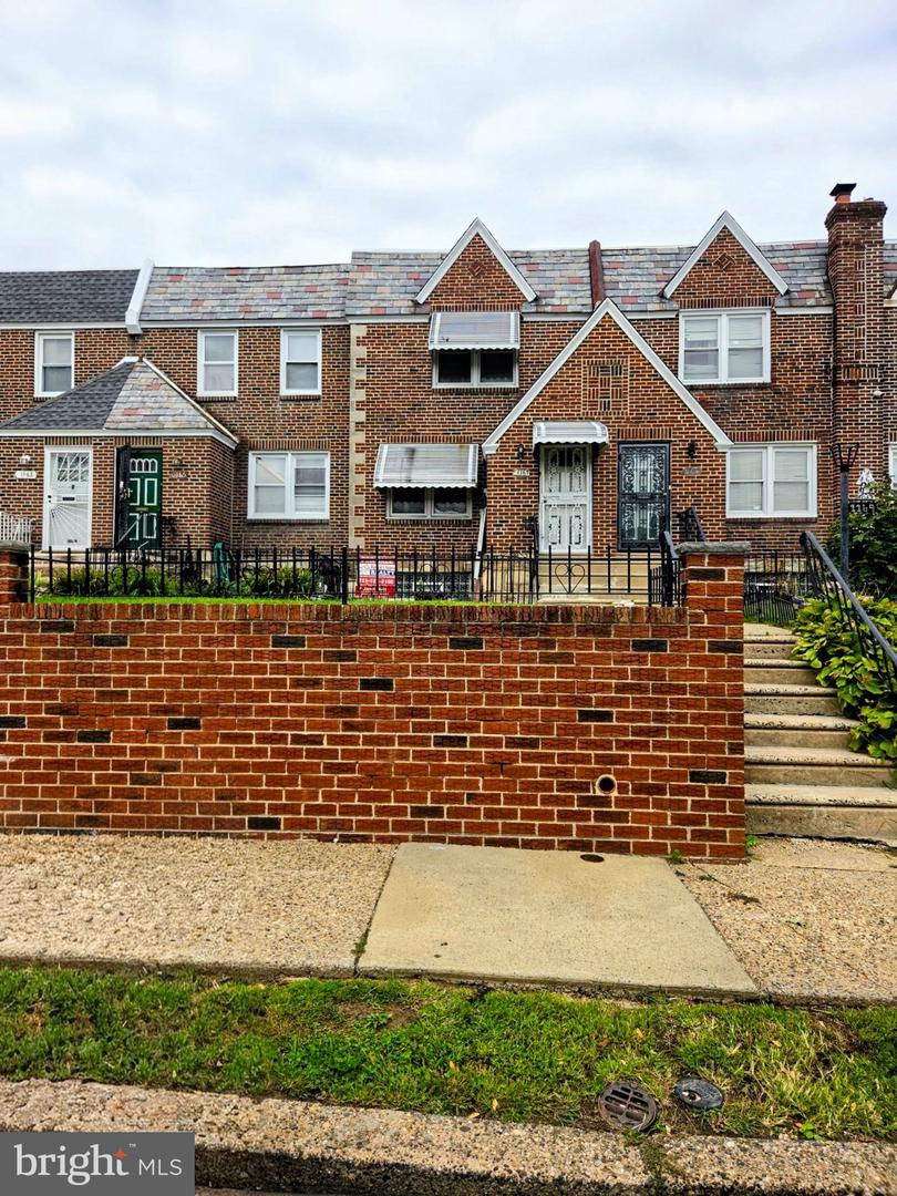 1167 E Dorset St Property Photo 2
