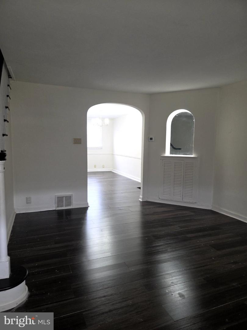 1167 E Dorset St Property Photo 6