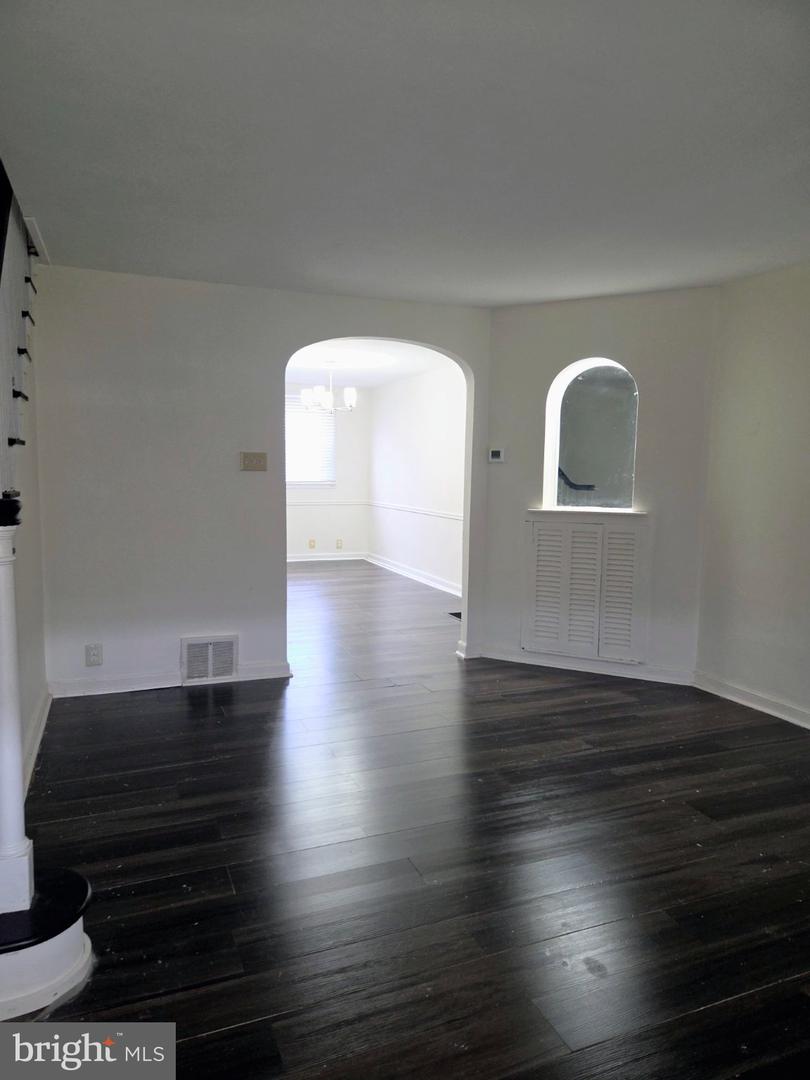 1167 E Dorset St Property Photo 22