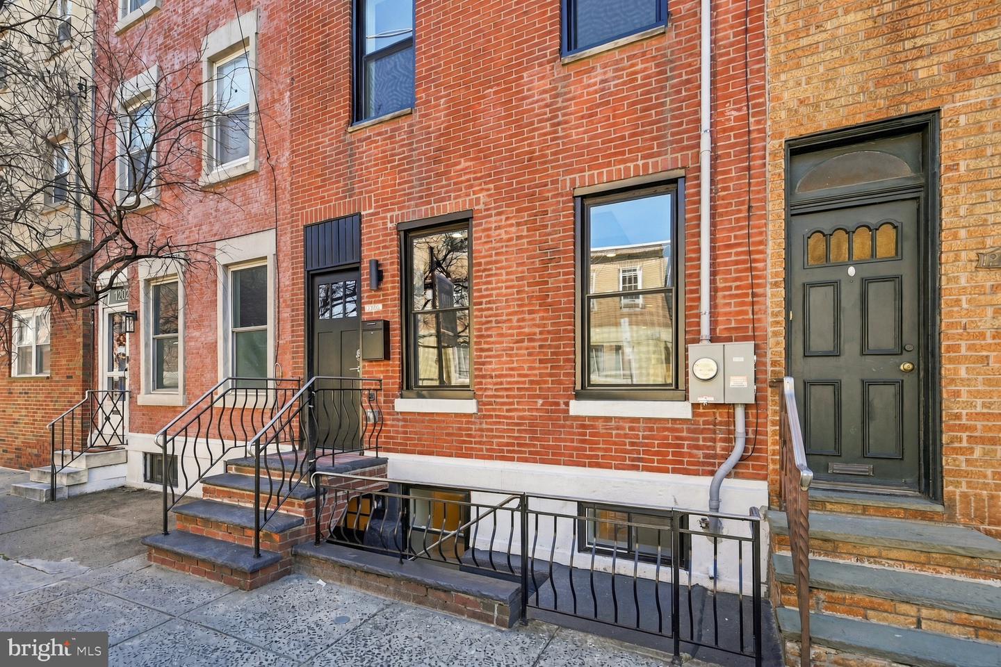 1204 Moore St Property Photo 1