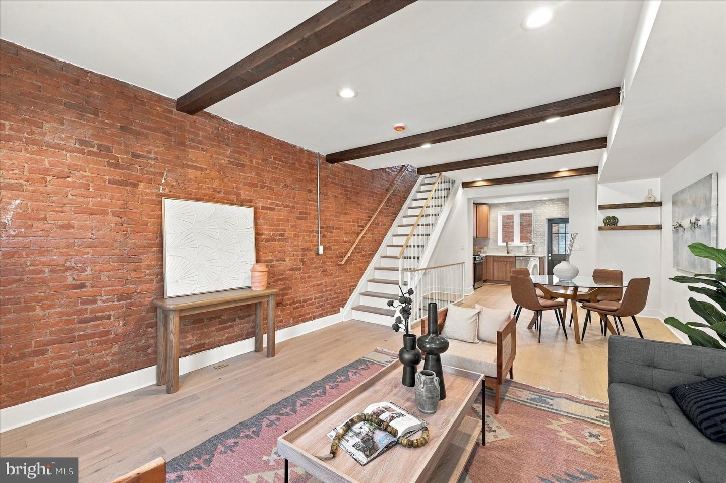 1204 Moore St Property Photo 4