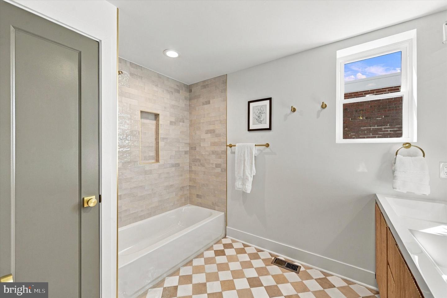 1204 Moore St Property Photo 19