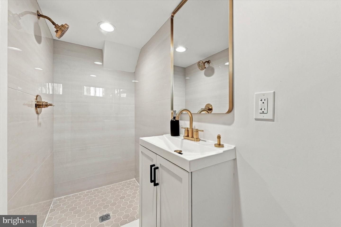 1204 Moore St Property Photo 29