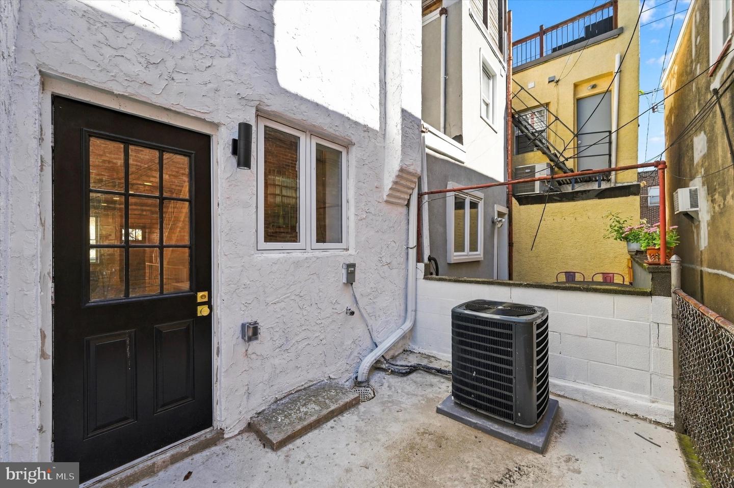 1204 Moore St Property Photo 33