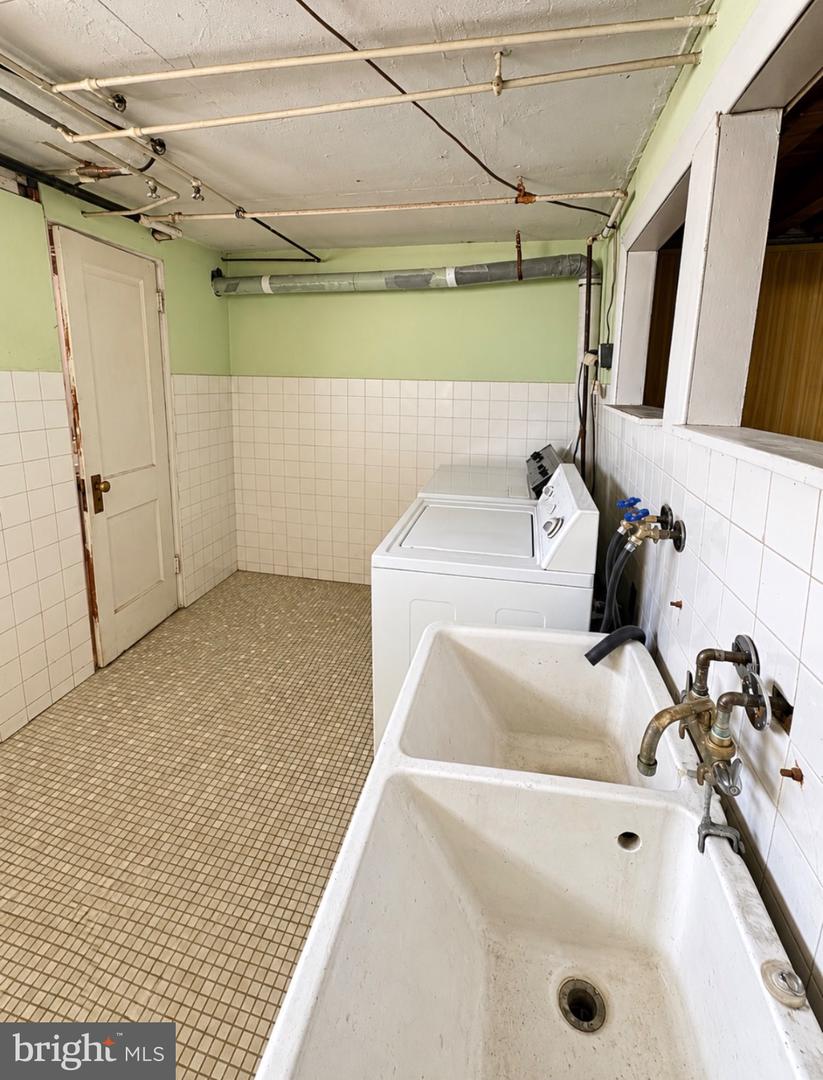 7202 Charles St Property Photo 14